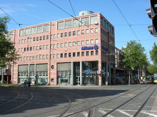 Allianzgebäude am Kronenplatz Ostseite.jpg